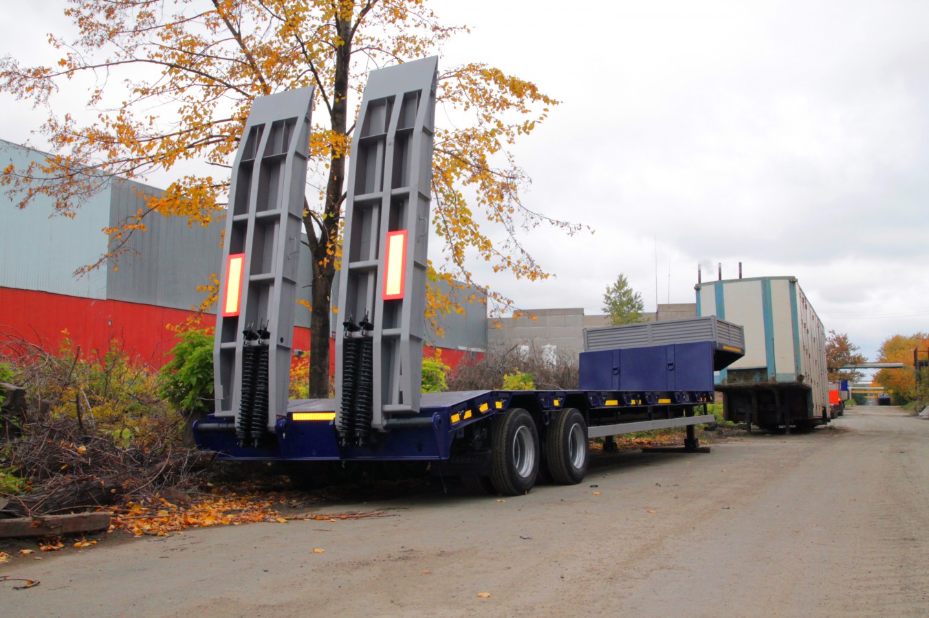 Низкорамный полуприцеп-тяжеловоз чмзап 938530 по спецификации 037 ук