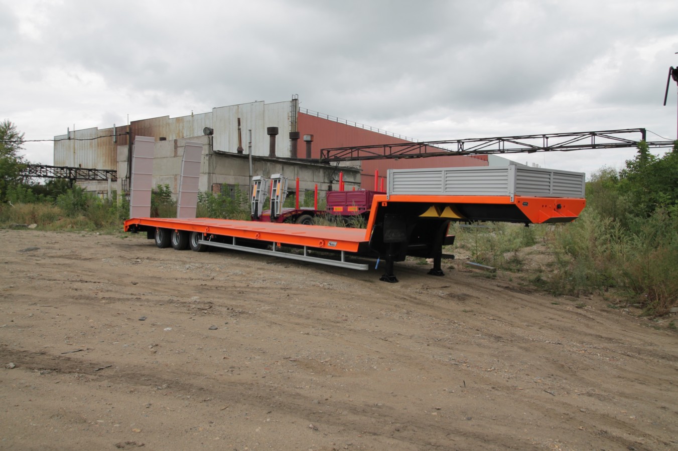 Низкорамный полуприцеп-тяжеловоз чмзап 99064 по спецификации 046 му