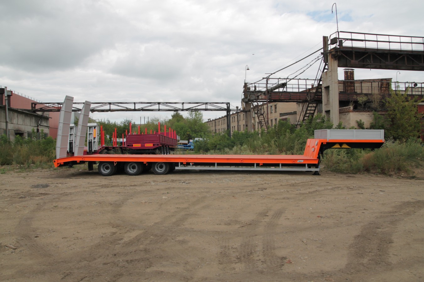 Низкорамный полуприцеп-тяжеловоз чмзап 99064 по спецификации 046 му