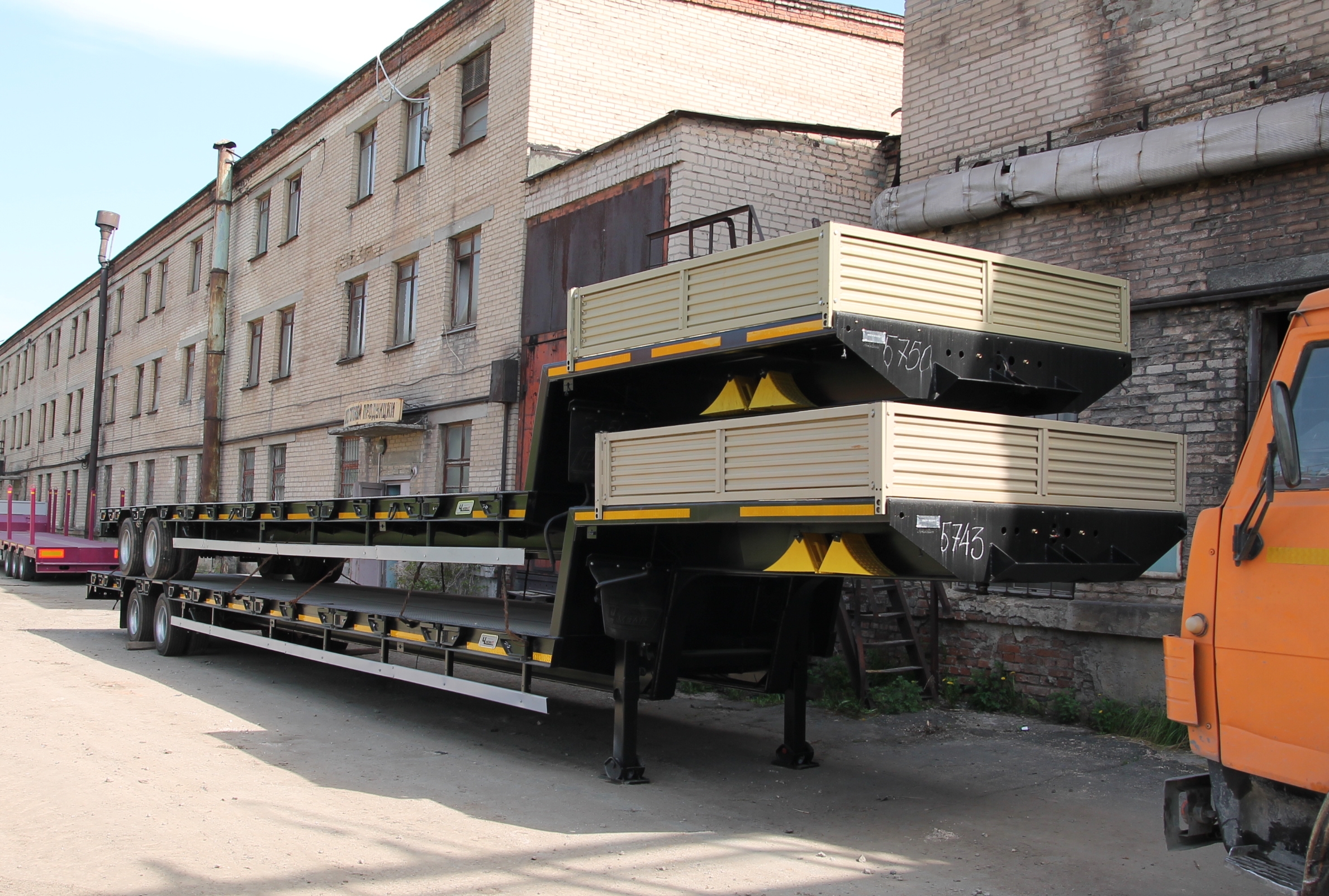 Низкорамный полуприцеп-тяжеловоз чмзап 938530 по спецификации 037 уп2