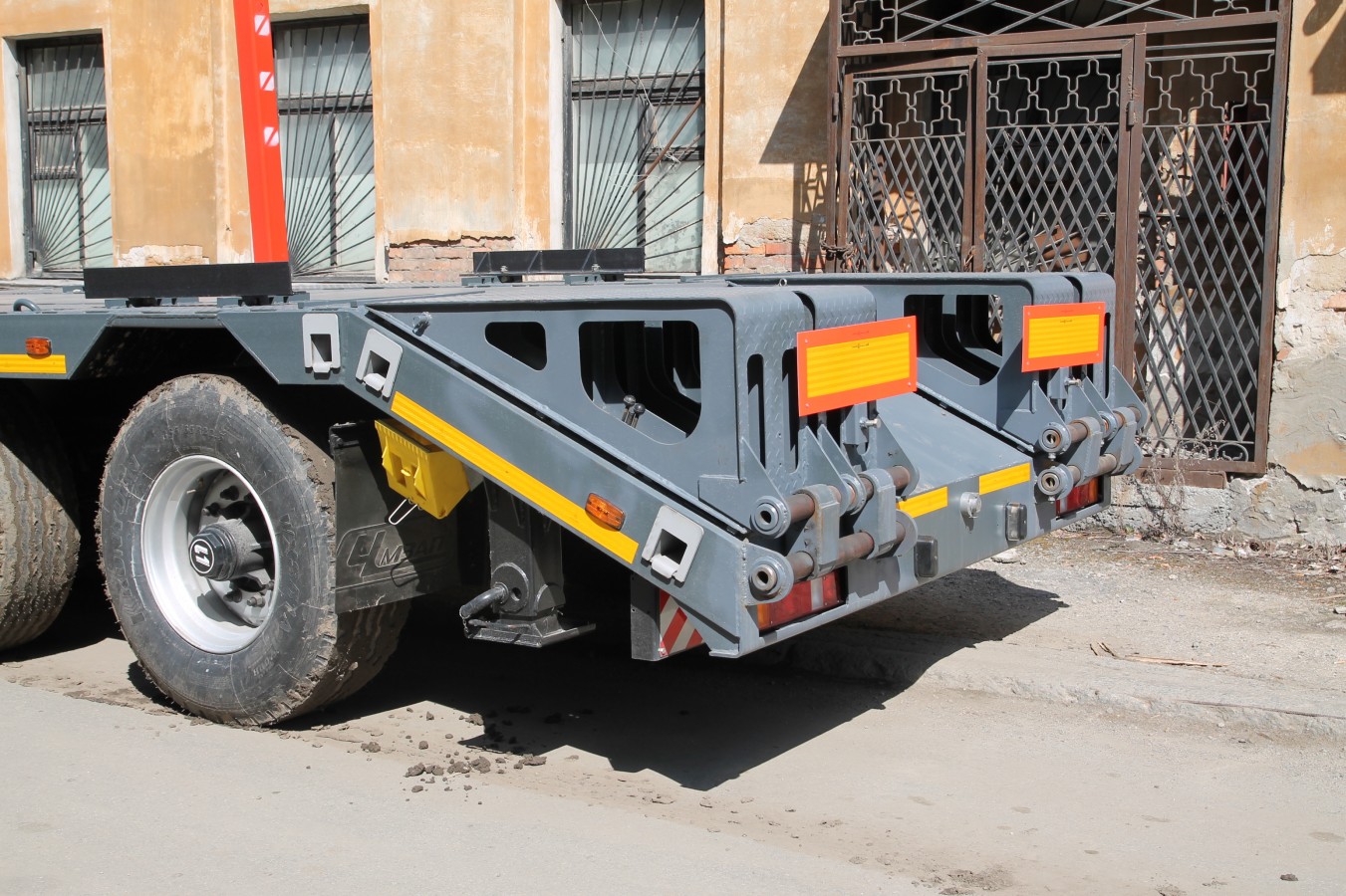 Полуприцеп-тяжеловоз автомобильный чмзап 99064 по спецификации 081 ккт11