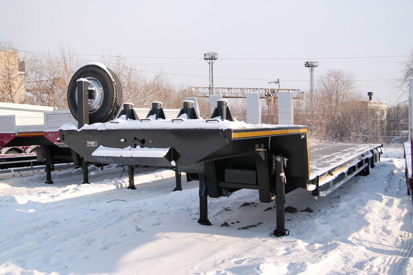 Низкорамный полуприцеп-тяжеловоз чмзап 99064 по спецификации 042 kз