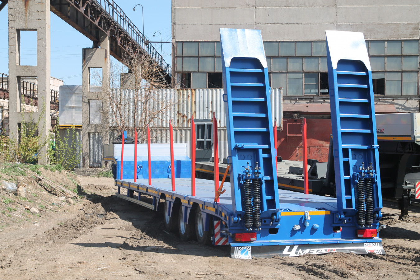 Низкорамный полуприцеп-тяжеловоз чмзап 99064 по спецификации 100-01