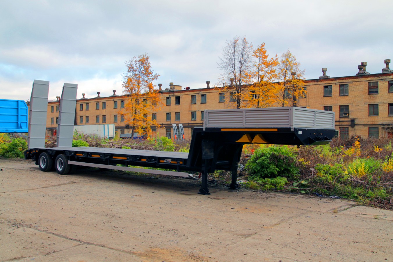 Низкорамный полуприцеп-тяжеловоз чмзап 938530 по спецификации 037 ук