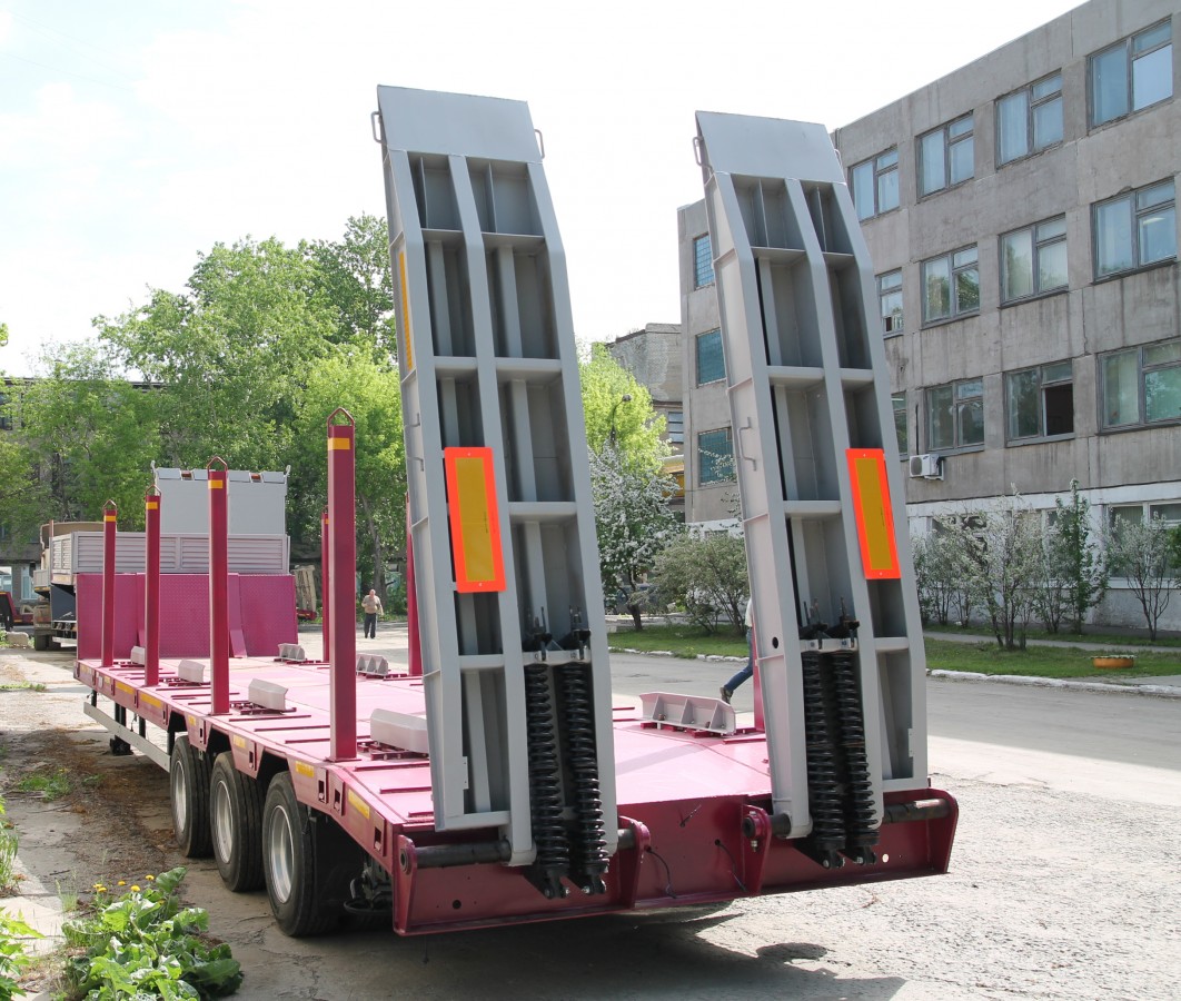 Низкорамный полуприцеп-тяжеловоз чмзап 99064 по спецификации 042-02 рп