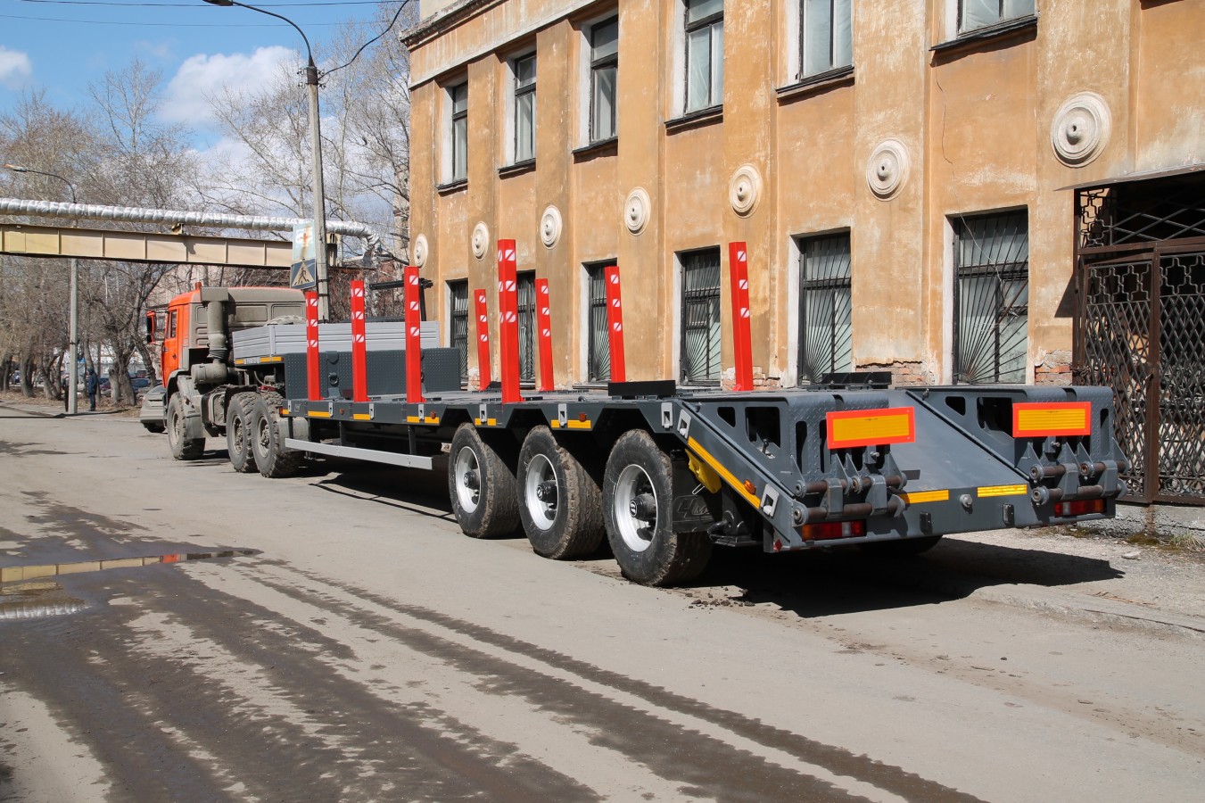 Полуприцеп-тяжеловоз автомобильный чмзап 99064 по спецификации 081 ккт11