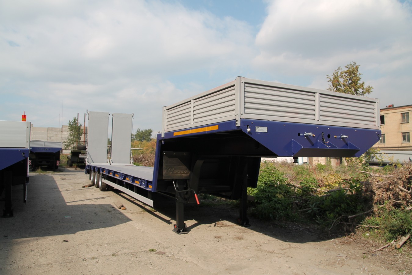 Низкорамный полуприцеп-тяжеловоз чмзап 99064 по спецификации 042