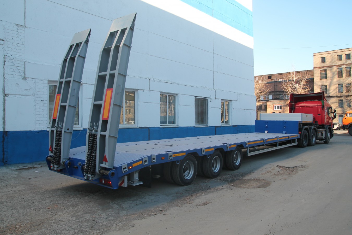 Низкорамный полуприцеп-тяжеловоз чмзап 99064 по спецификации 042-02 ву3 пп4 (100-02)