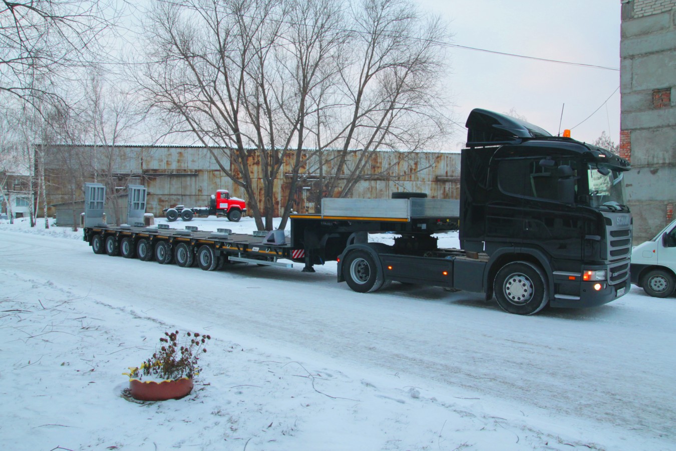 Низкорамный полуприцеп-тяжеловоз чмзап 99905 по спецификации 020